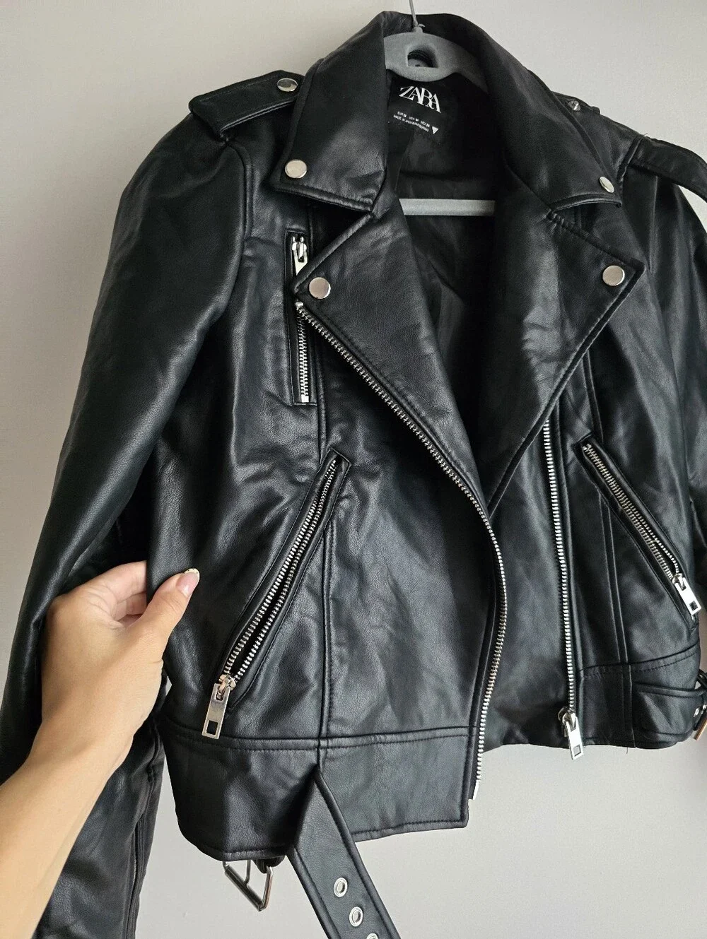 NWOT $80 Zara CROPPED FAUX LEATHER BIKER JACKET Size M